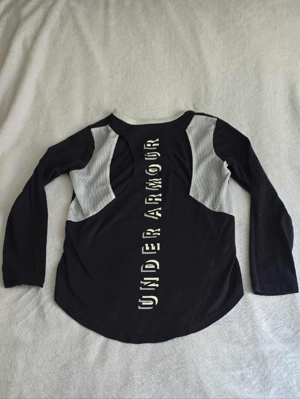 Under Armour Long Sleeve Performance Top - Youth Small